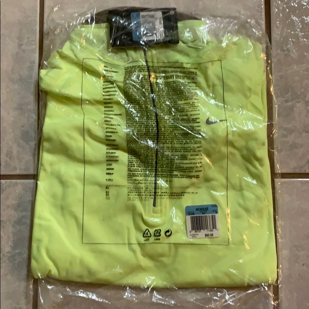 New - Nike 1/4 ZIP Top - M